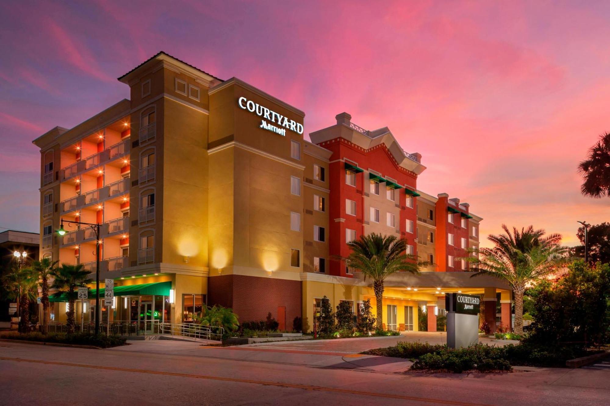 Courtyard By Marriott Deland Historic Downtown Hotel Exterior photo