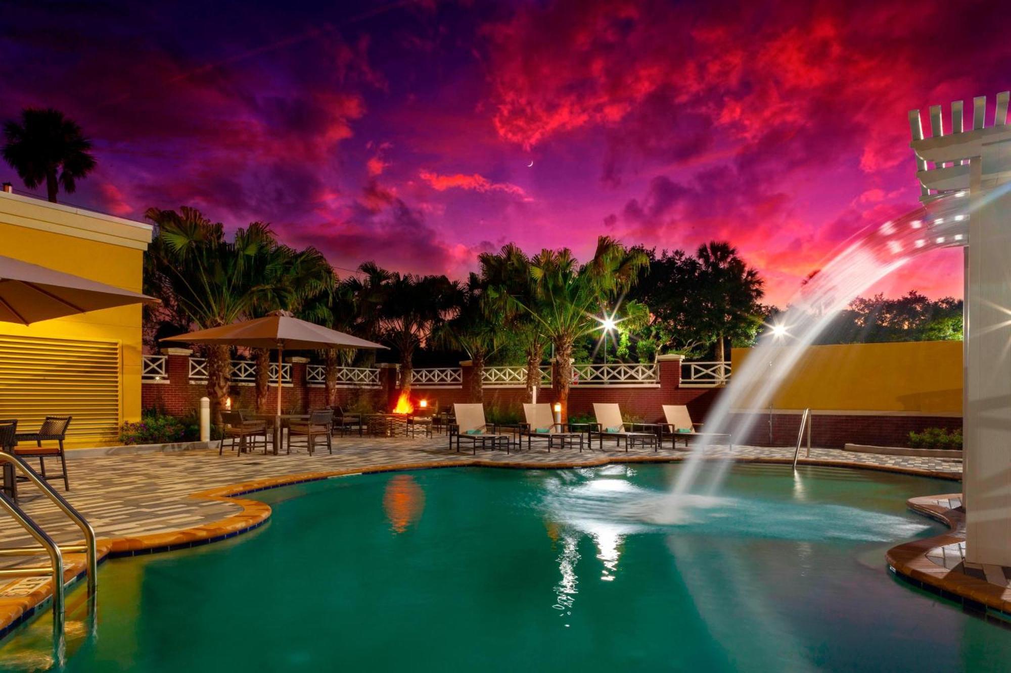 Courtyard By Marriott Deland Historic Downtown Hotel Exterior photo